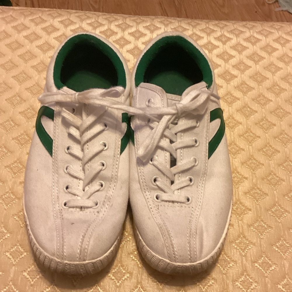Tretorn green and white sneakers 7.5